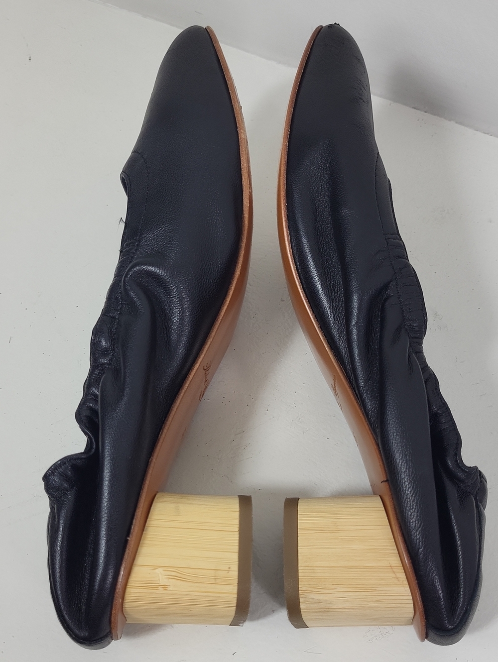 Robert Clergerie Black Leather Elastic-Back Ballet Flats. Size 36 = 6 US